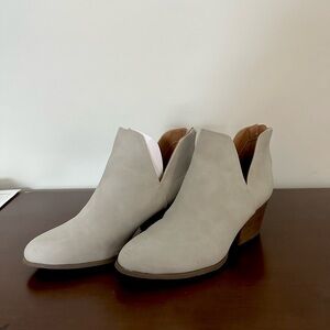 SO 7.5 Gray Ankle Booties